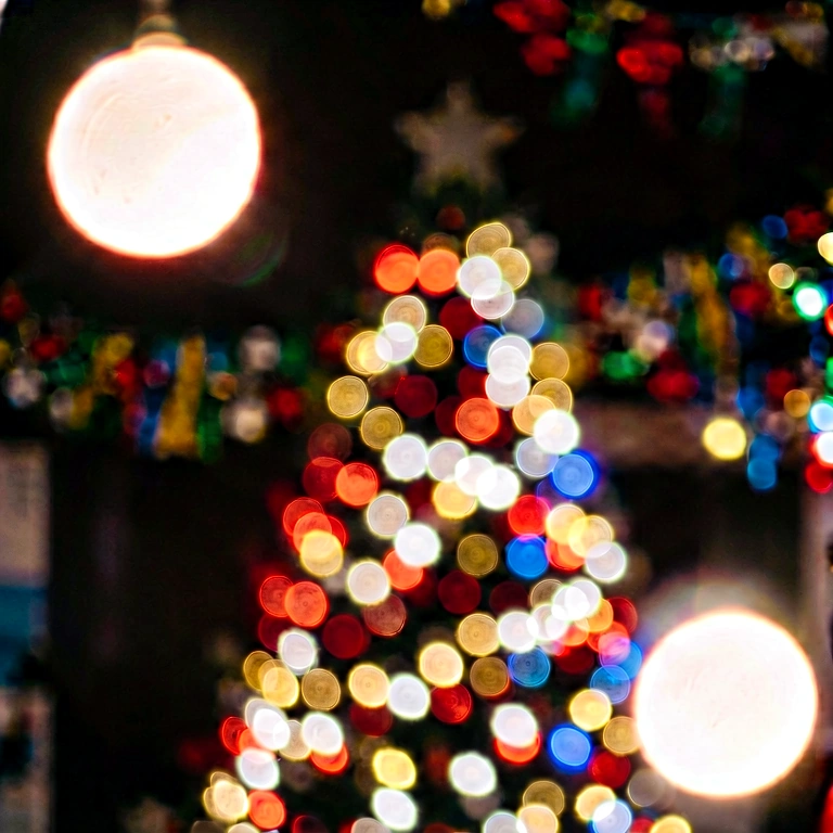 Dramatic holiday bokeh - bokeh backgrounds free stock photo