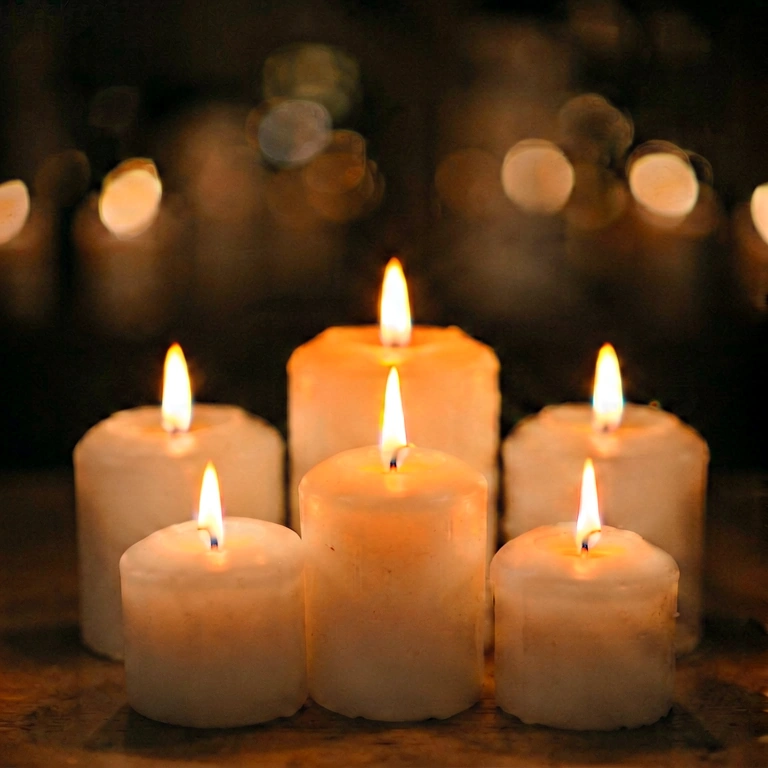 Neutral warm light bokeh - bokeh backgrounds free stock photo