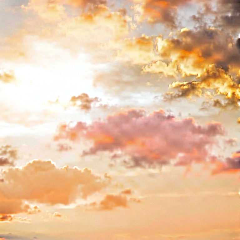 Bright warm light bokeh - bokeh backgrounds free stock photo